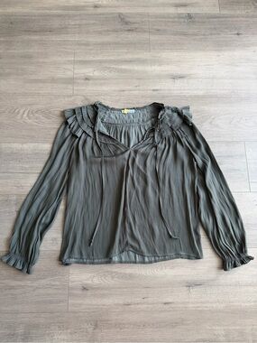 Anna Rae Ruffled Tie-Neck Blouse in Olive Green - size small